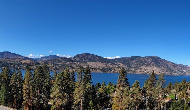 *BC Short Term Registry #H184359822* A Serene pet & family friendly space.