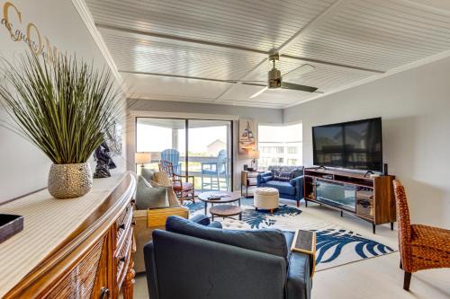 Beach Access: Ocean-View Condo w/Screened Balcony