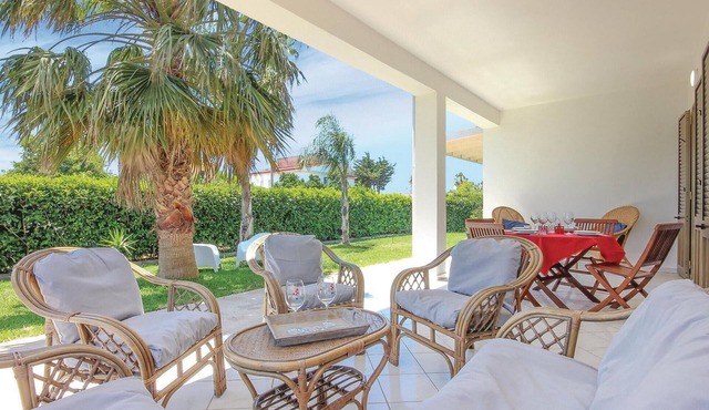 Beach front home in Porto Palo with WiFi