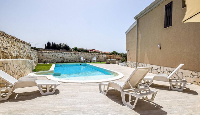 Beach front home in Ragusa