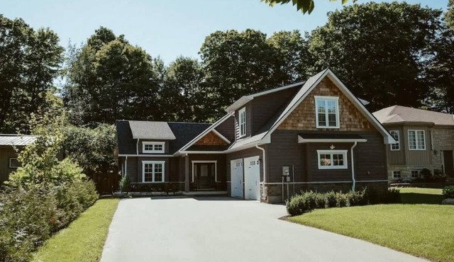 Beach House 5 Star Gem +Muskoka room + Yoga Studio