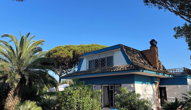 Beach House with Large Garden ~ Sleeps 2–6 ~ Terracina ~ Porto Badino ~ Italy