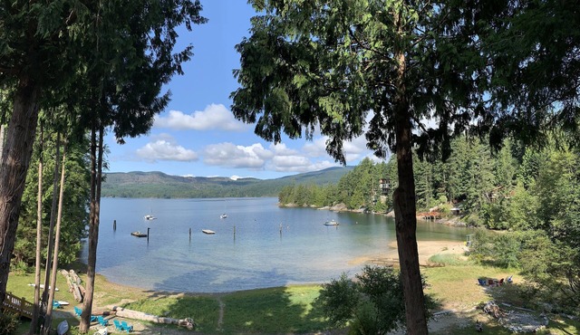 Beachfront cottage with spectacular views! in Sechelt