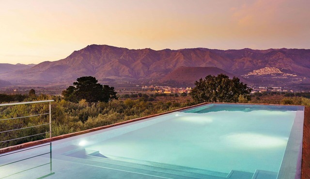 Beautiful private villa for 8 guests with A/C, WIFI, private pool, TV, terrace and panoramic view