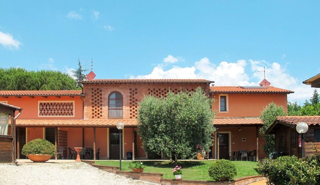 Beautiful apartment for 5 people with WIFI, A/C, pool, TV and patio