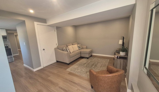 Beautiful 1 bedroom suite, sleeps 4, close to lakes and silverstar mountain