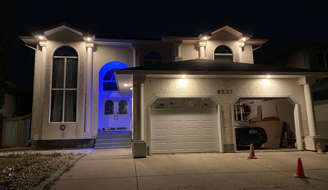 Beautiful 2 story- 2800sq ft Home in North Edmonton