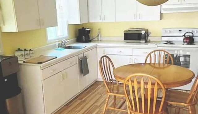 Beautiful 2BR Waterfront Cottage! #3nn