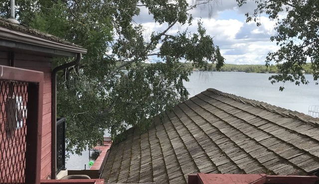 Beautiful 3 Bedroom Cabin at Clear Lake, Alberta. Perfect for kids and boating!