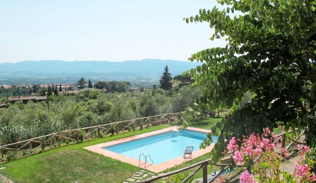 Beautiful apartment in villa for 4 people with pool, WIFI, TV and terrace