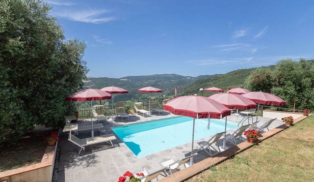 Beautiful apartment for 8 people with pool, WIFI, TV, pets allowed and panoramic view