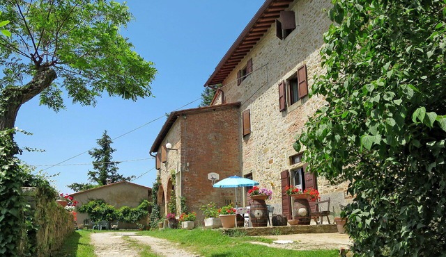 Beautiful apartment in villa for 3 people with WIFI, pool, patio, pets allowed and panoramic view