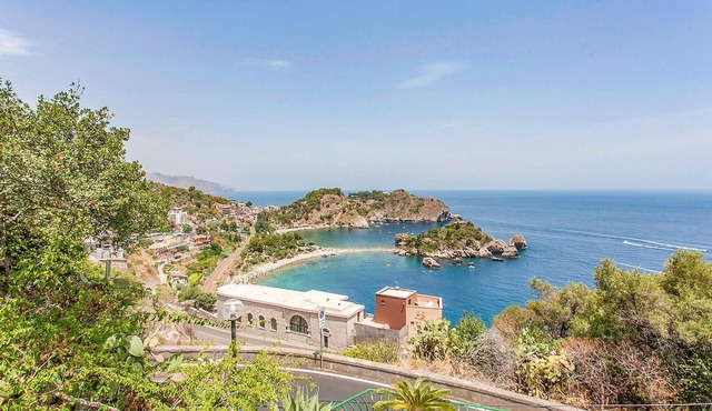 Beautiful apartment with large terrace in Puntalazzo.
