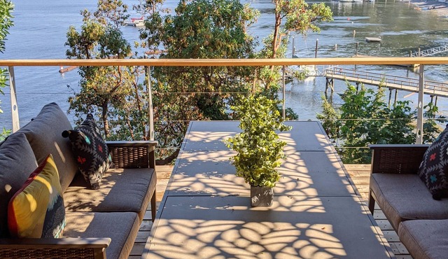 Beautiful beachside 1 bedroom w large private deck- trails & beach on your door.