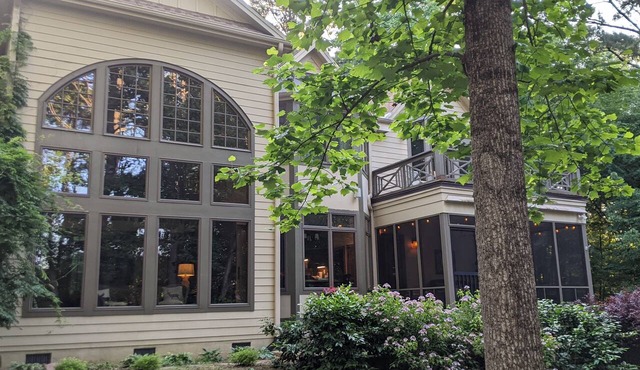 Beautiful, custom Kerr Lake lodge home + private dock.