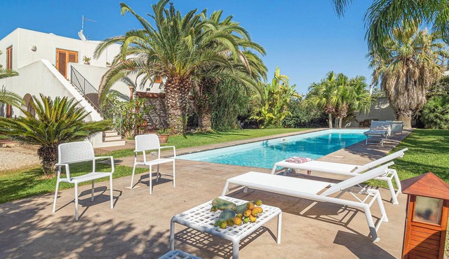 Beautiful home in Menfi with private swimming pool, can be inside or outside