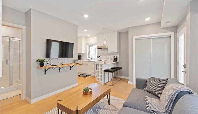Beautiful Modern home peaceful location