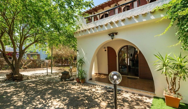 Beautiful private villa for 8 people with A/C, WIFI, TV and patio