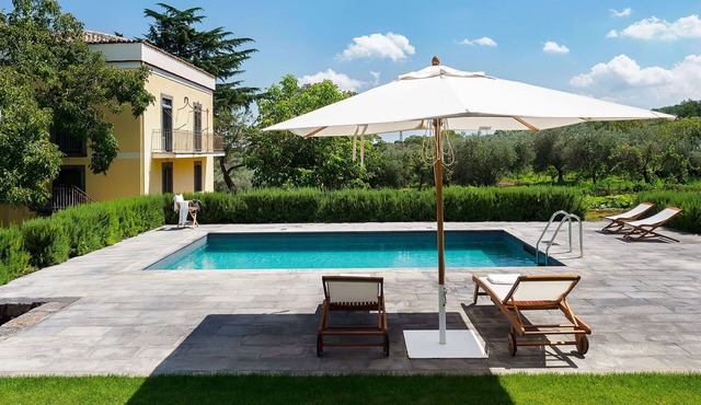 Beautiful private villa with private pool, WIFI, TV, terrace, pets allowed and panoramic view