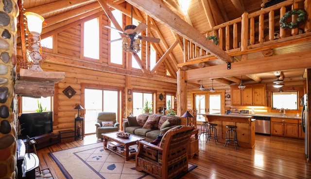 Beautiful River Front Log Cabin Near Williamsburg