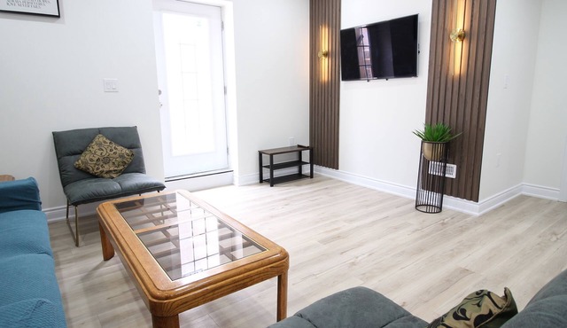 Beautiful Separate Unit near GrandRiver & Kiwanis Park