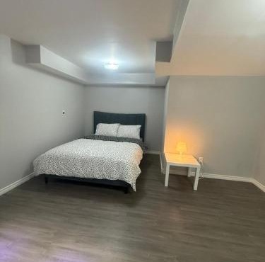 Beautiful&Spacious 2 Bedroom Basement Family Suite