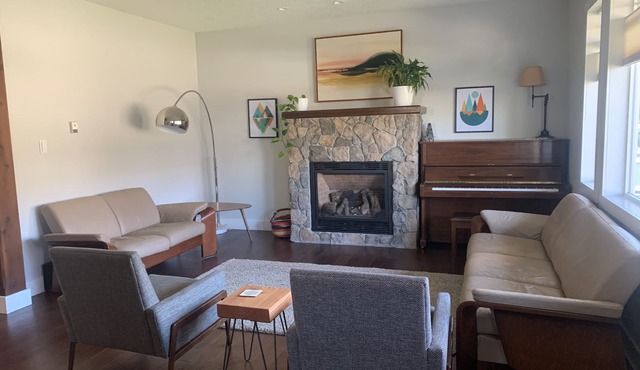 Beautiful Spacious 4 Bedroom Home, Ideal for Fishing and Outdoor Enthusiasts.