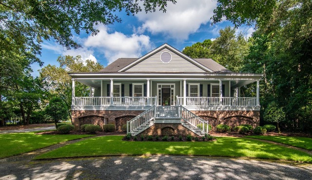 Beautiful Updated 3 Bedroom Home in Debordieu, pet friendly