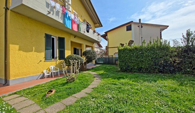 Beautiful villa for 5 people with WIFI, TV, terrace and pets allowed, close to Forte Dei Marmi