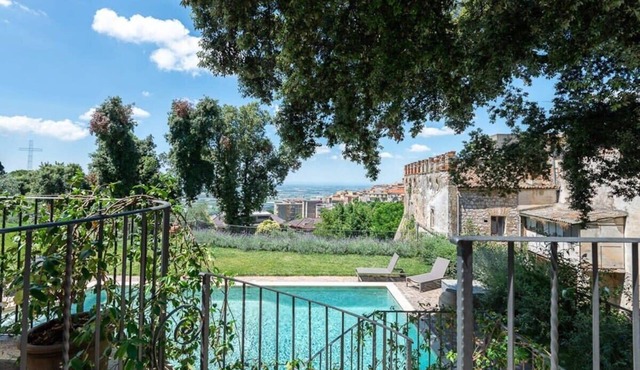Beautiful Villa Short Drive to Famous Beaches