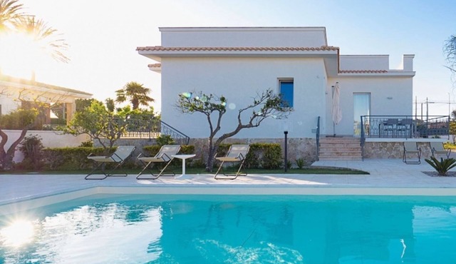 Beautiful villa with pool and airco