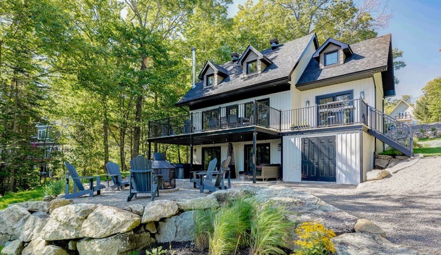 Beautiful waterfront cottage with spa and private beach (Lac de l'Achigan)