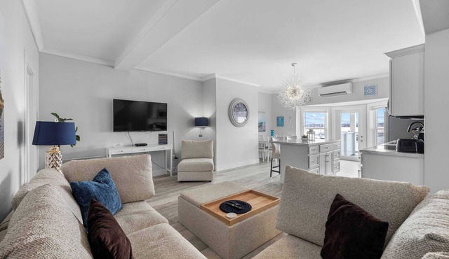 Beautiful Waterfront 2 Bdrm Condo Downtown Ch'town