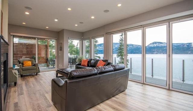 Beautiful Waterfront Executive House
