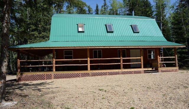 Beautiful Wilderness Retreat Cabin 1.5 hours north of Edmonton!