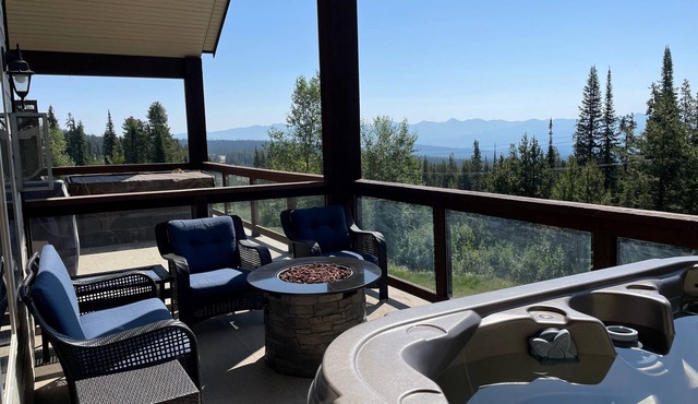 Big White Large Dog Friendly Chalet with Private Hot Tub!