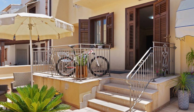 Bike Holiday Home Apartment with Mountain View, Wi-Fi, and Air Conditioning