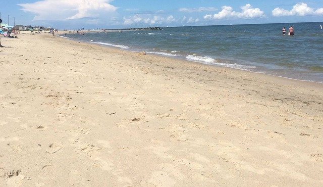 Bikini Bottom, 2 blocks from the bay. Family cottage, couples hideaway in Hampton