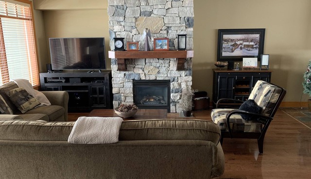 Blacksmith Lodge - Luxury Home - True Ski-In-Ski Out Access - Free Skiing