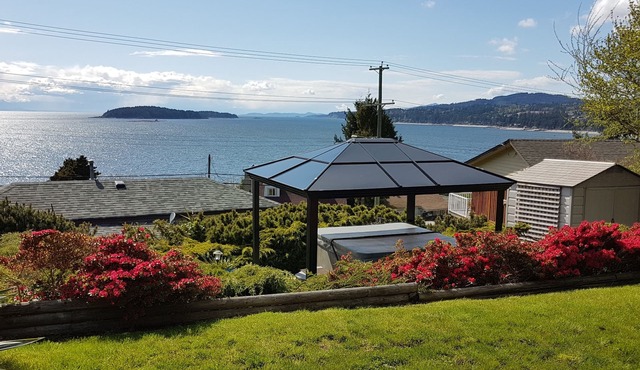 Blue Waters Cottage - Romantic, Hot Tub, View