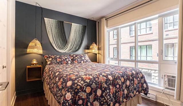 Boho Themed 2BR with Parking & Gym Near Downtown & Airport