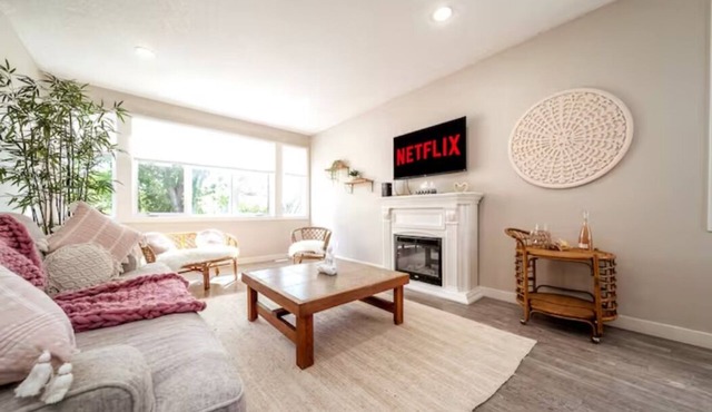 BoHo Vibes - Patio & BBQ - King Bed - Garage Parking