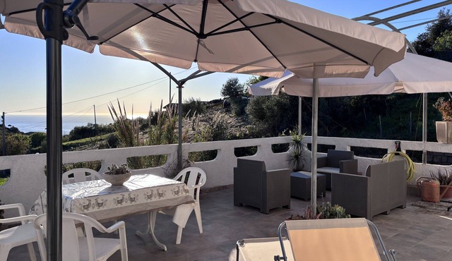 Bosa Bouganville Apartment with Sea View