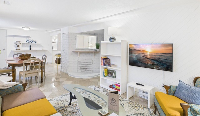 Boutique Garden Living in Oak Bay North