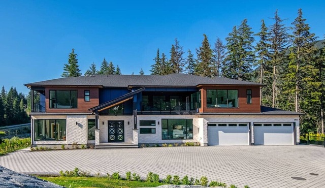 Brand new 6 Bedroom Luxury spacious home with H/T