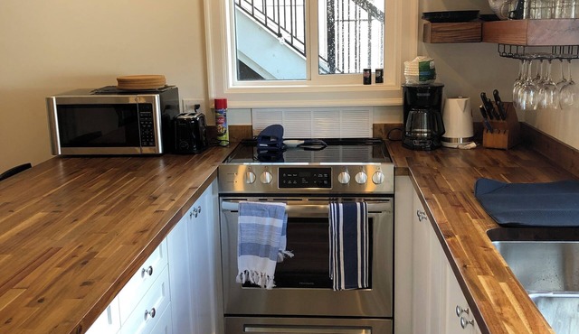 Brand new built suite, close to ocean and hiking trails, quiet neighborhood.