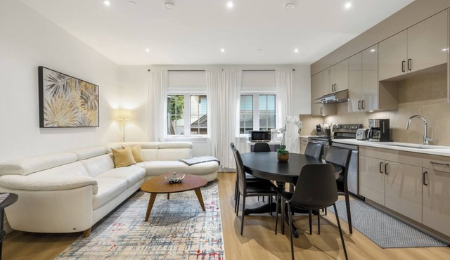 Brand-new Luxury Dunbar 4BR Home | Sleeps 10 | Near UBC, Parks, Beaches & Shops