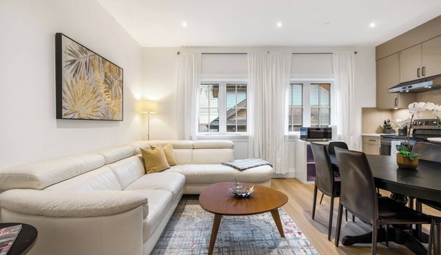 Brand-new Luxury Dunbar 3BR Home | Sleeps 6 | Near UBC, Parks, Beaches & Shops