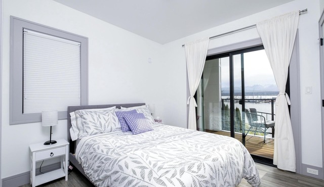 Breathtaking Waterfront suite in central Comox