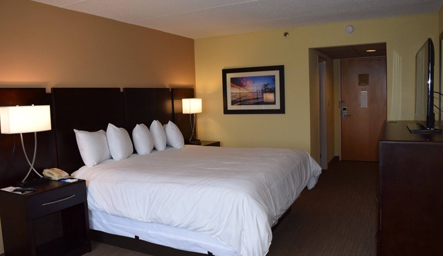 BridgePointe Hotel & Marina